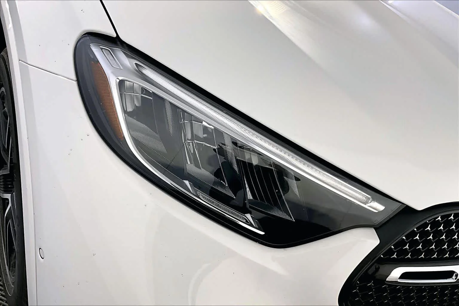 New 2026 Polar White Mercedes-Benz GLC 300 image 16