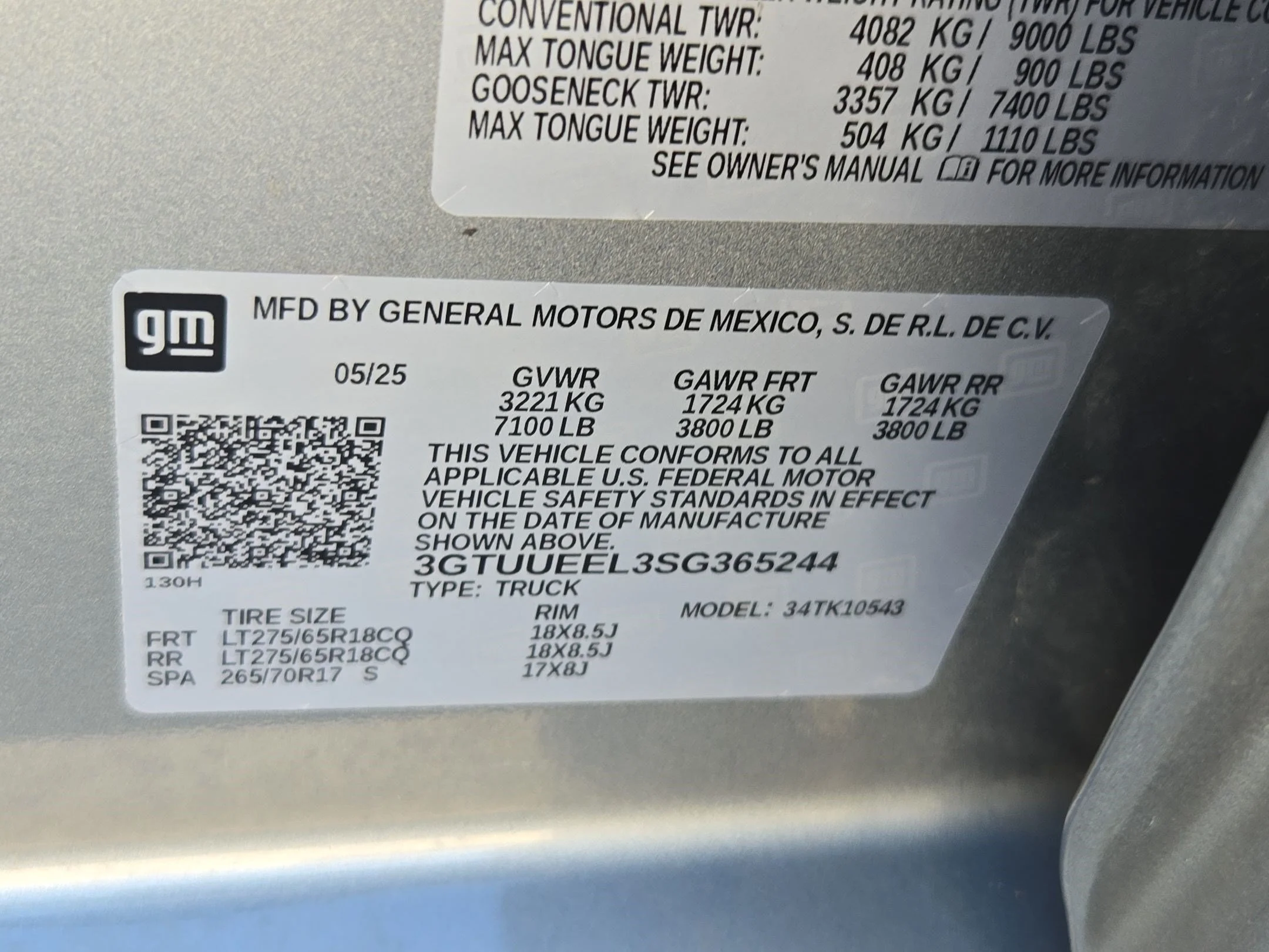 Used 2025 Sterling Metallic GMC AT4 image 34