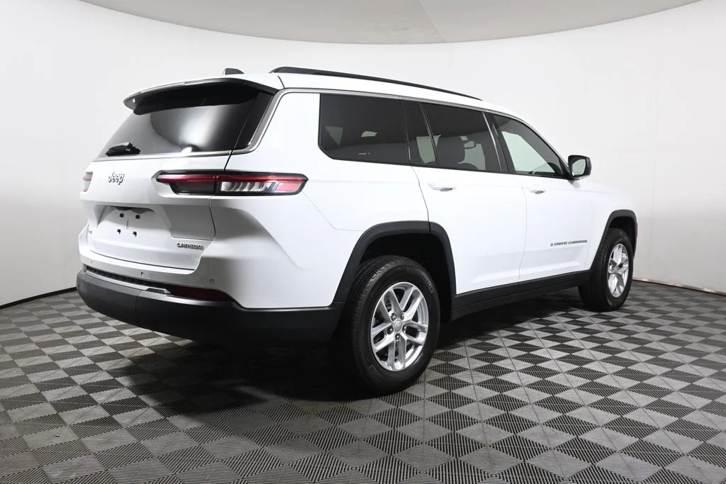 Used 2024 White Jeep Laredo image 7