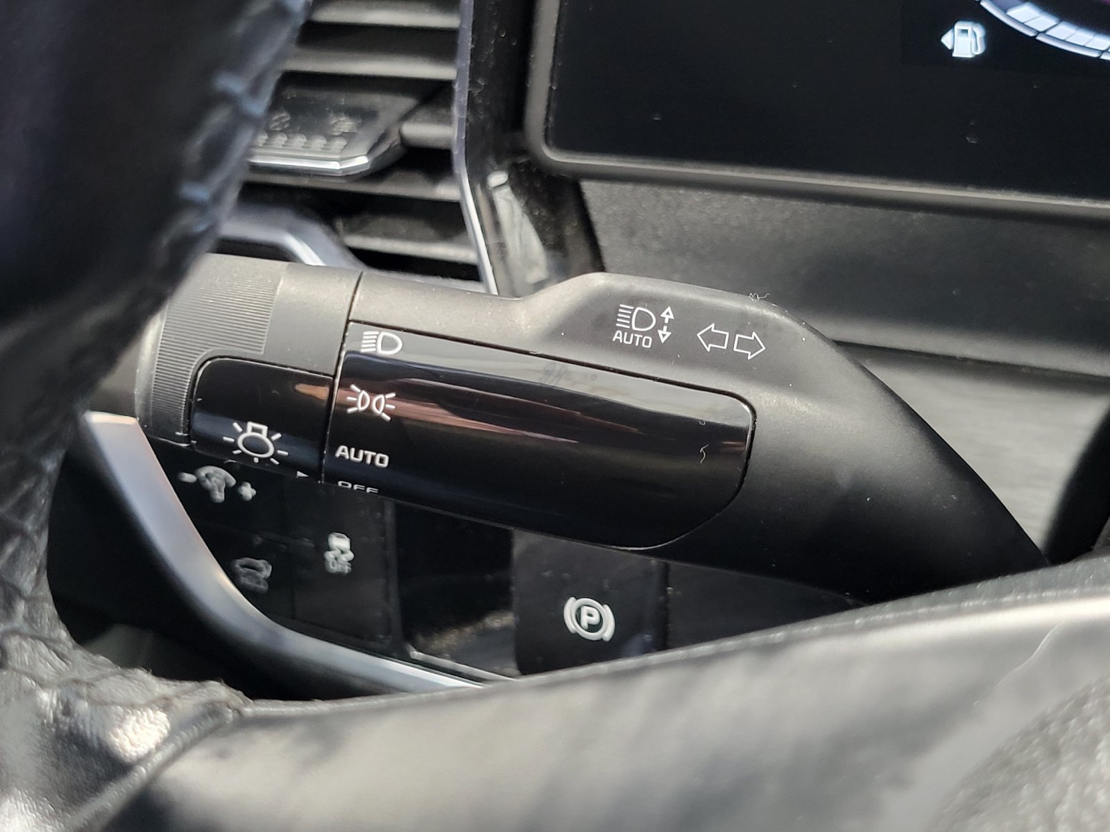Used 2023 Black Kia X-Line image 17