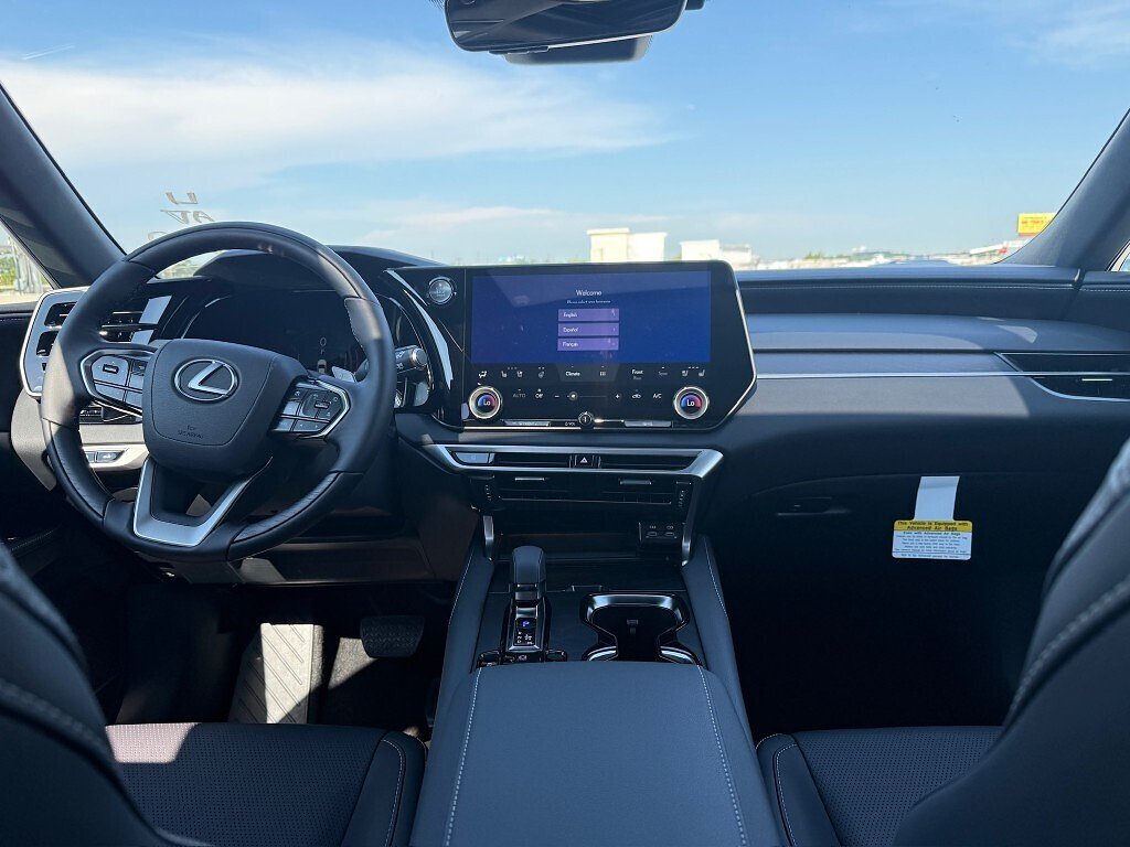 New 2026 Eminent White Pearl Lexus PREMIUM PLUS image 26