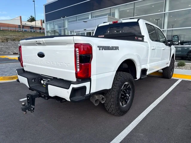 Used 2025 White Metallic Ford Lariat image 5