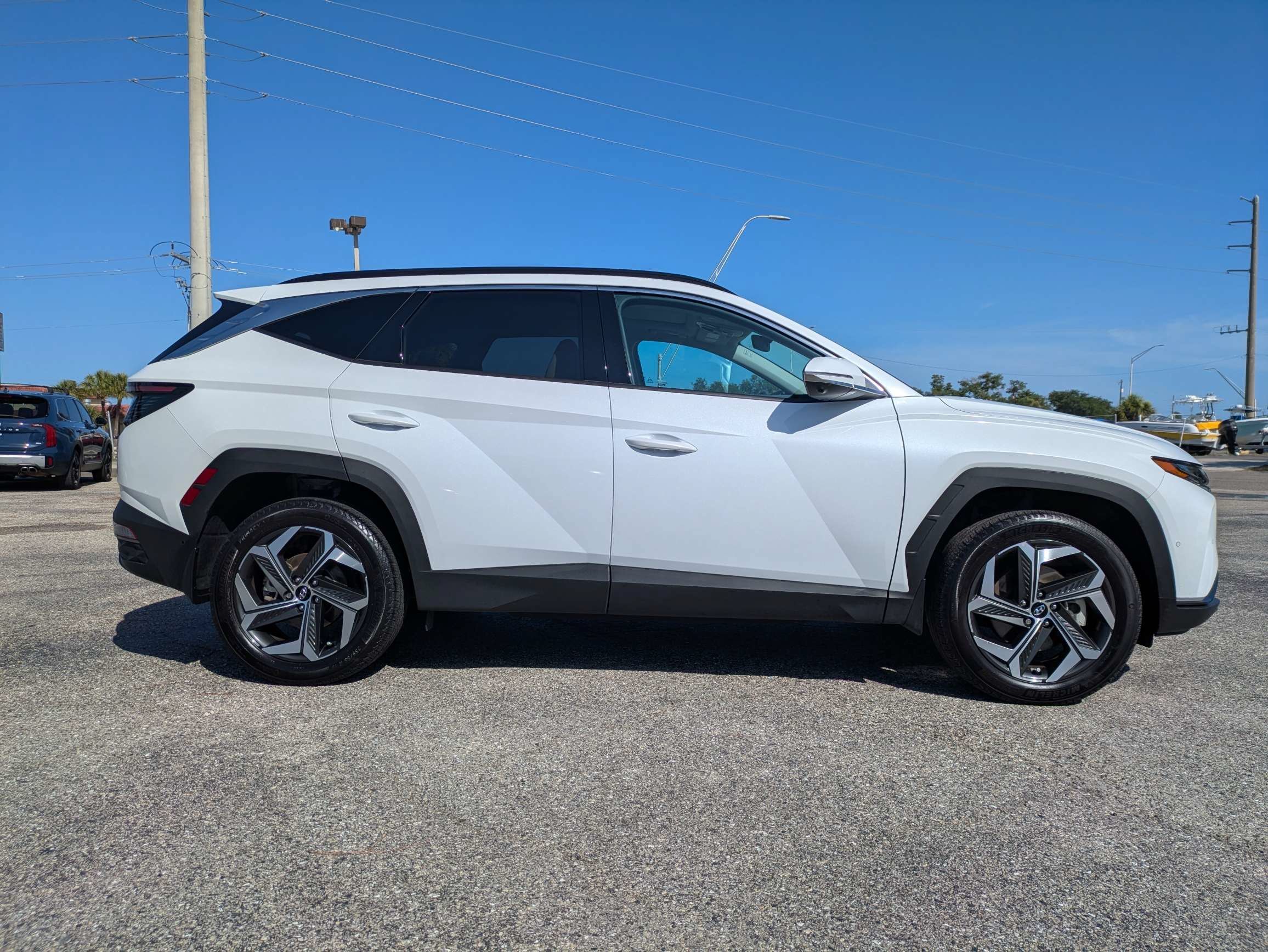 Used 2022 Quartz White Hyundai Limited image 3