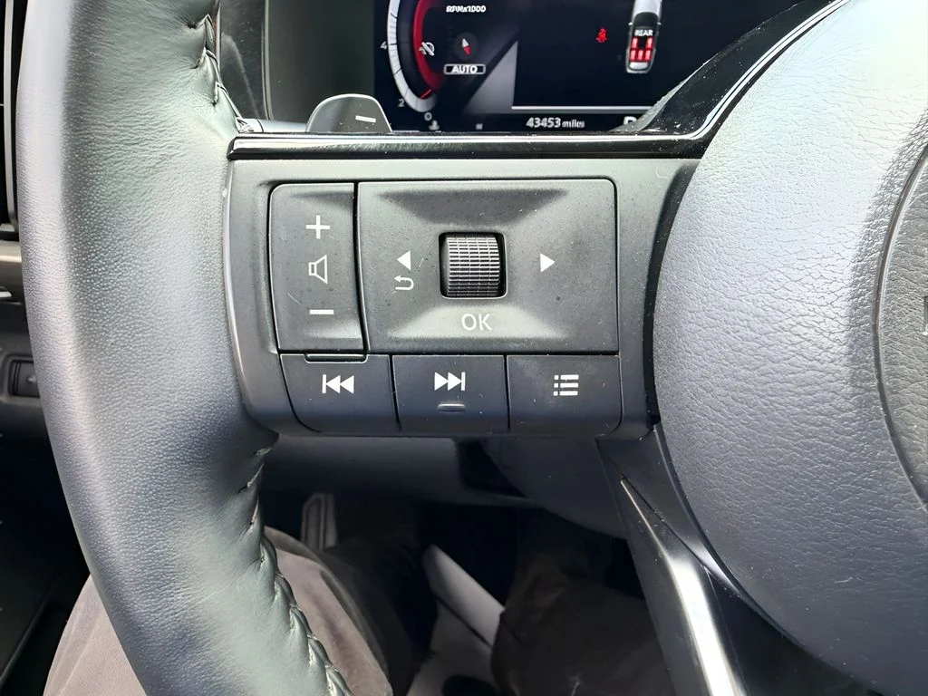 Used 2024 Pearl White Tricoat Nissan Platinum image 23