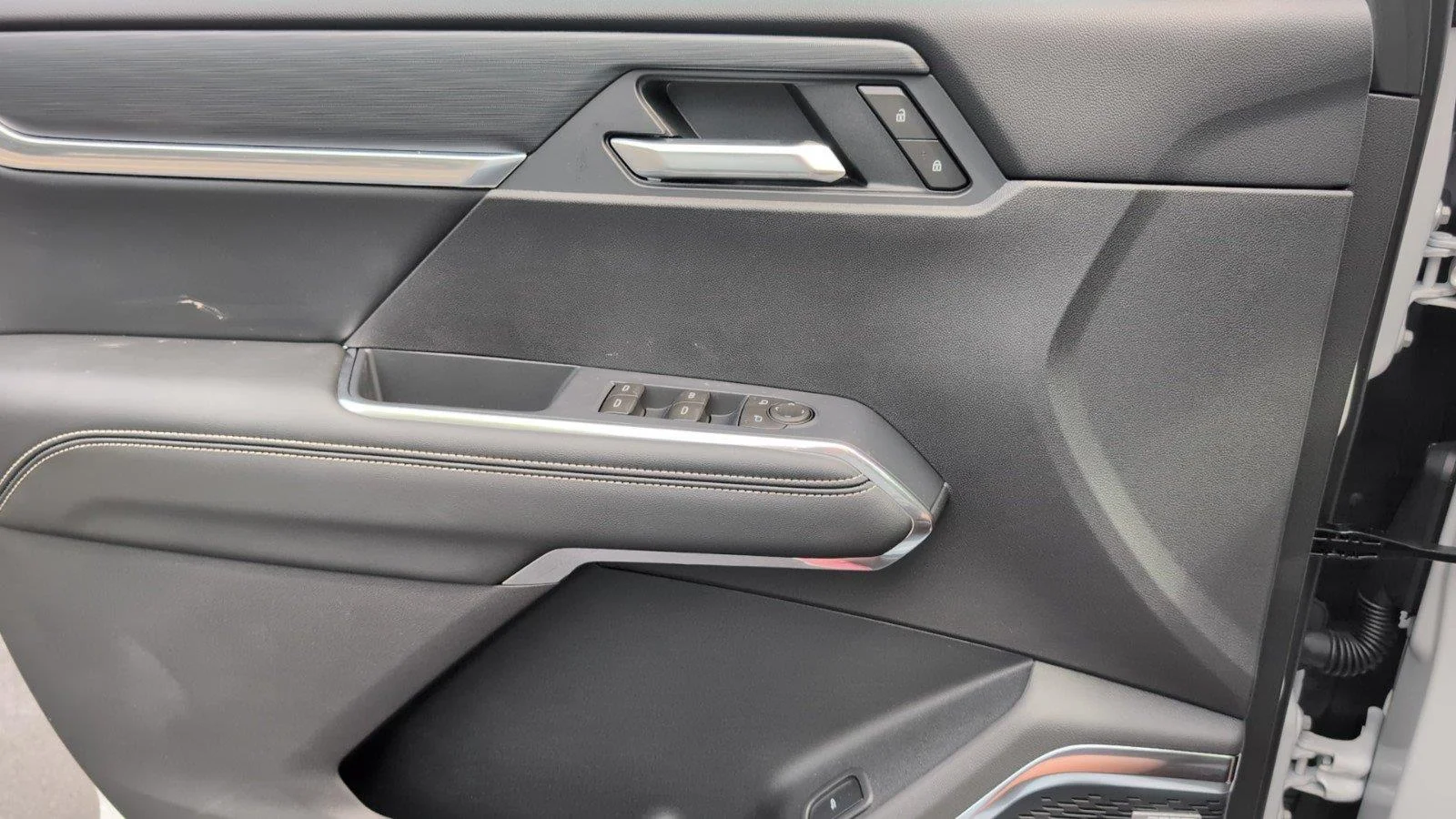 New 2026 Summit White GMC Elevation image 20