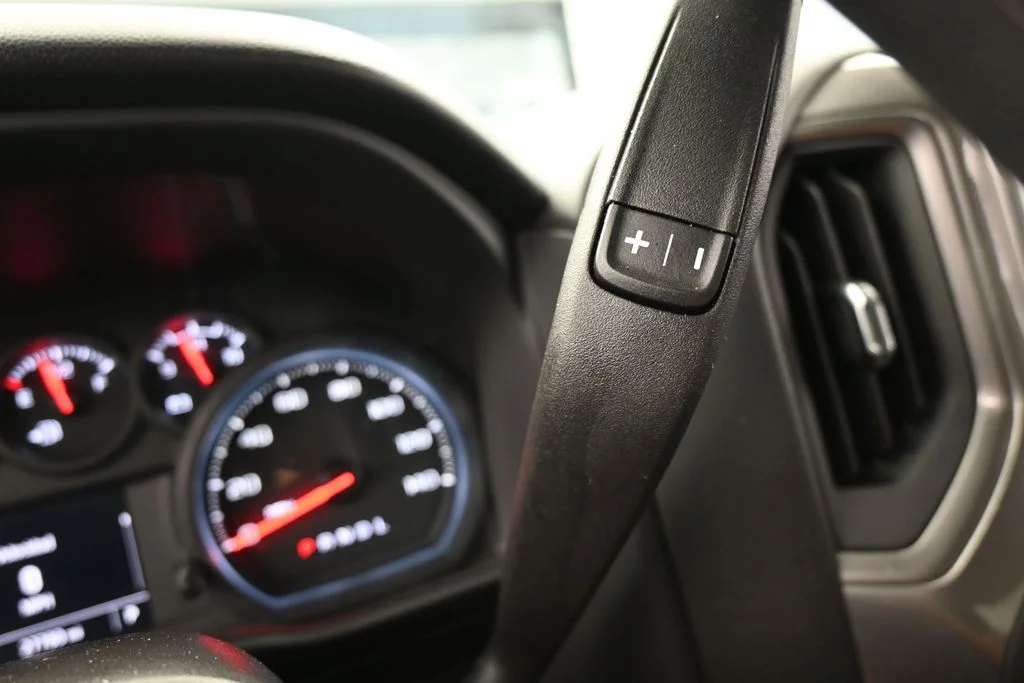Used 2025 Black Chevrolet Custom image 27