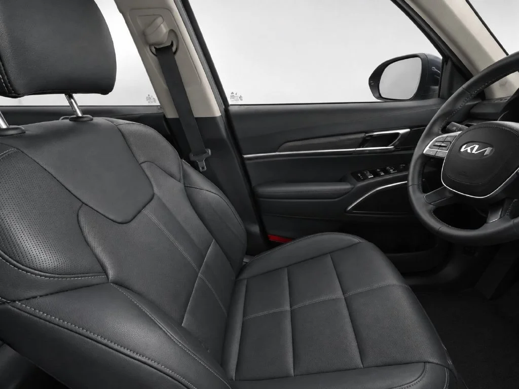 Used 2022 Black Kia EX image 25