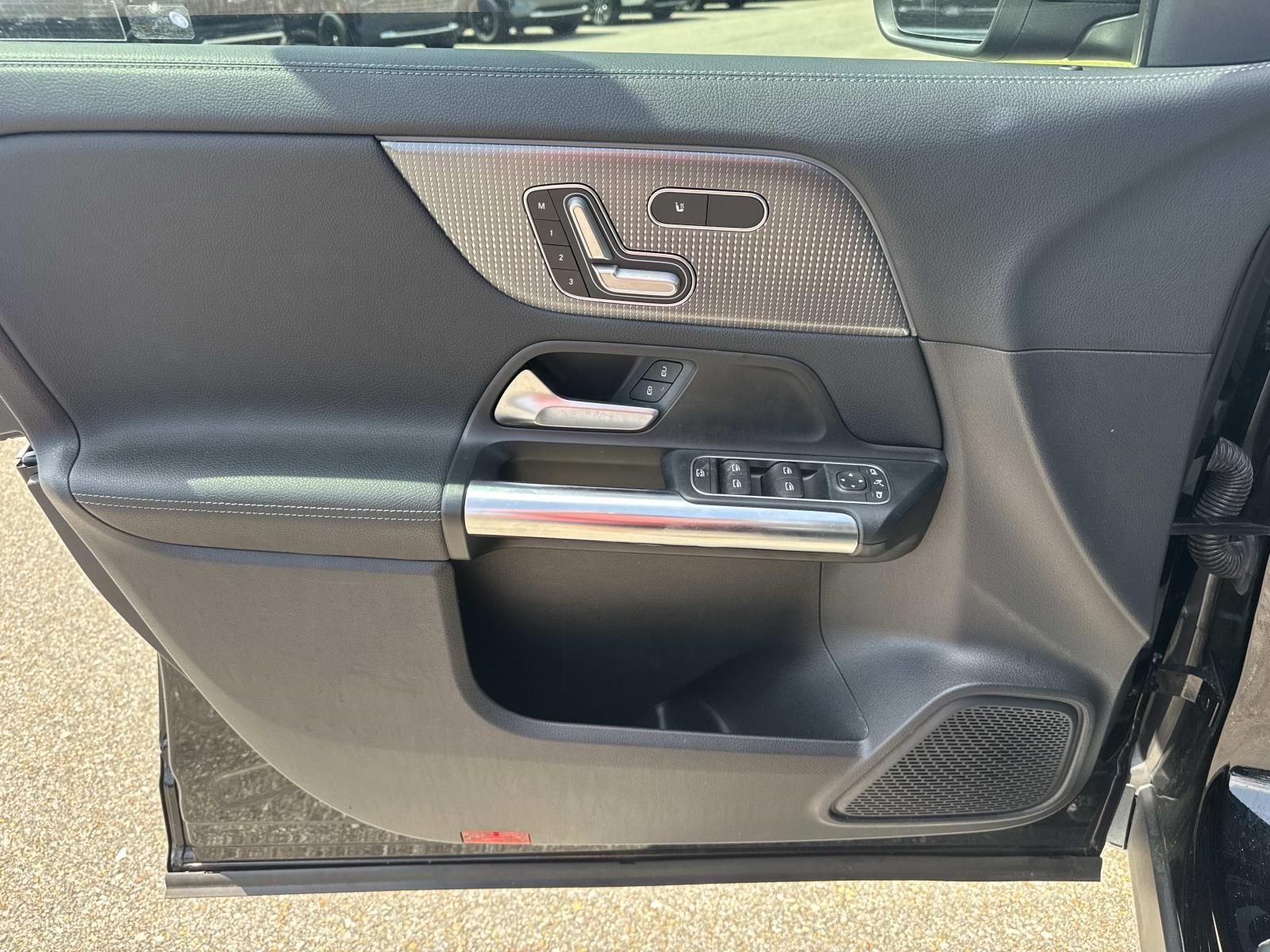 Used 2022 Black Mercedes-Benz GLA 250 image 19