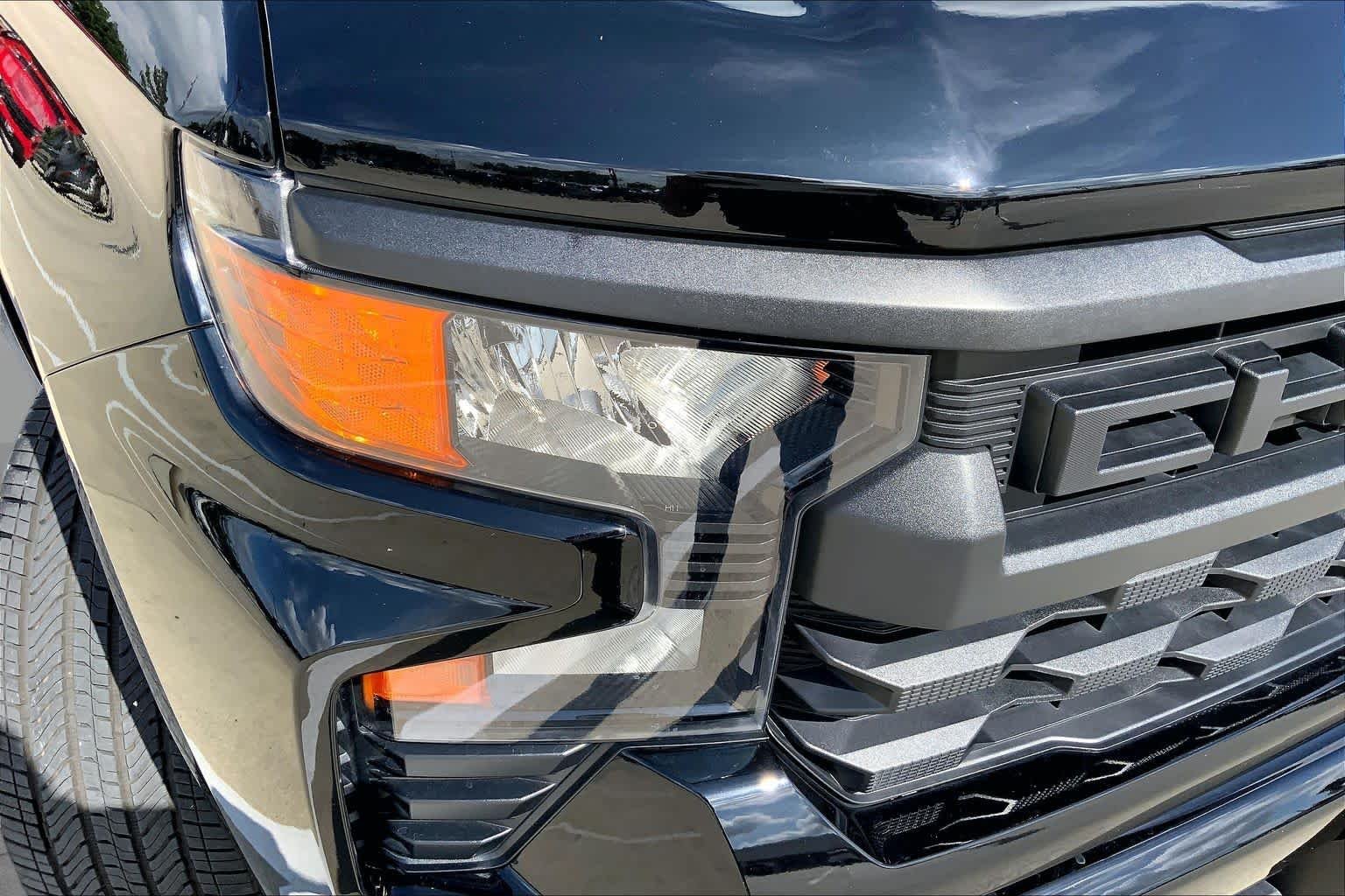 Used 2025 Black Chevrolet Custom image 26