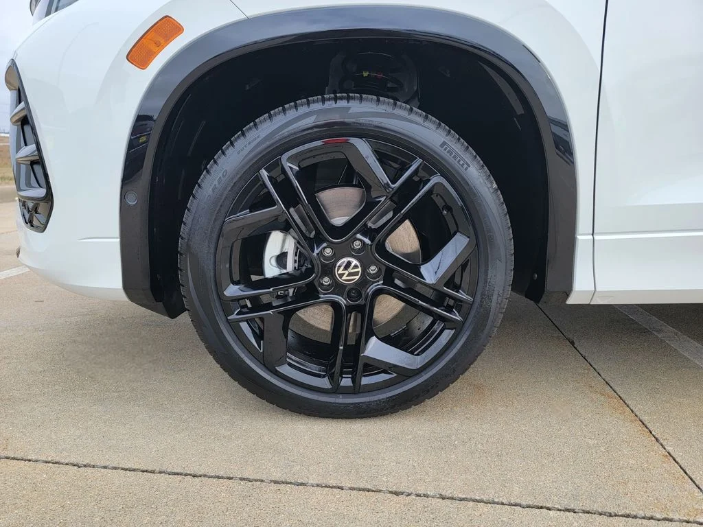 New 2026 White Volkswagen 2.0T SE R-Line Black image 23