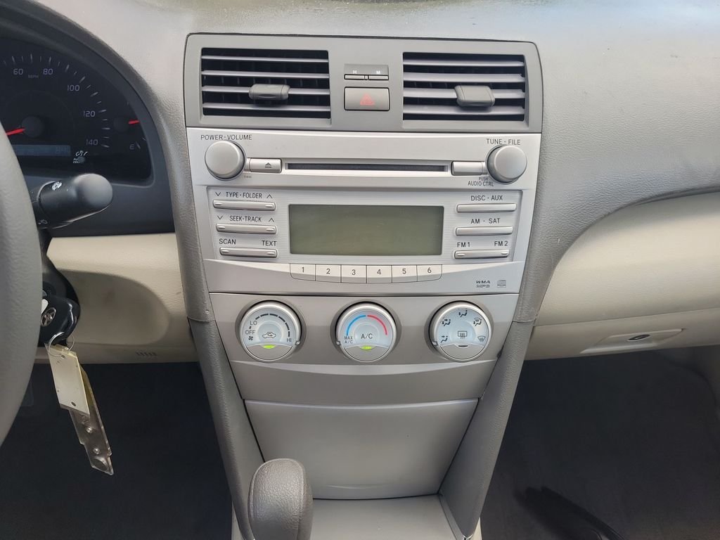Used 2011 Gray Toyota LE image 21