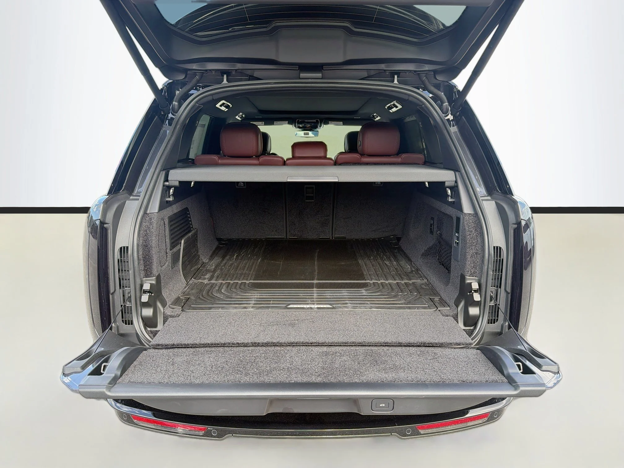 New 2026 Carpathian Grey Land Rover SE image 12