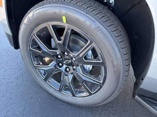 New 2027 Sterling Gray Metallic Chevrolet LT image 31