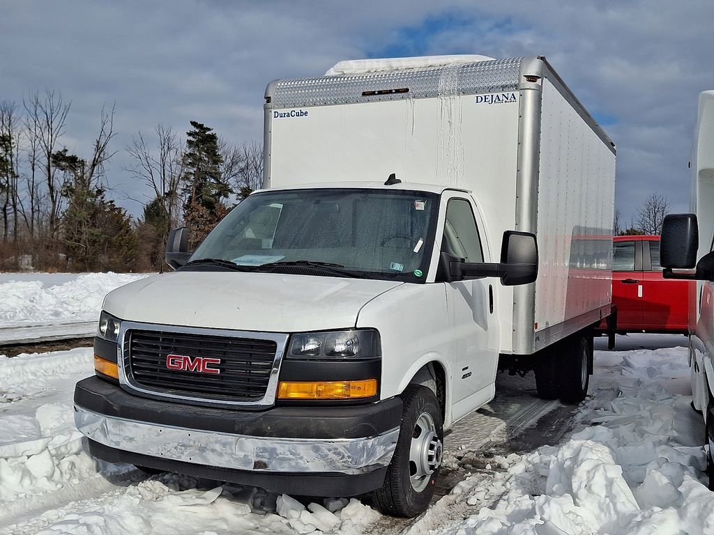 New 2025 Summit White GMC 2WT image 2