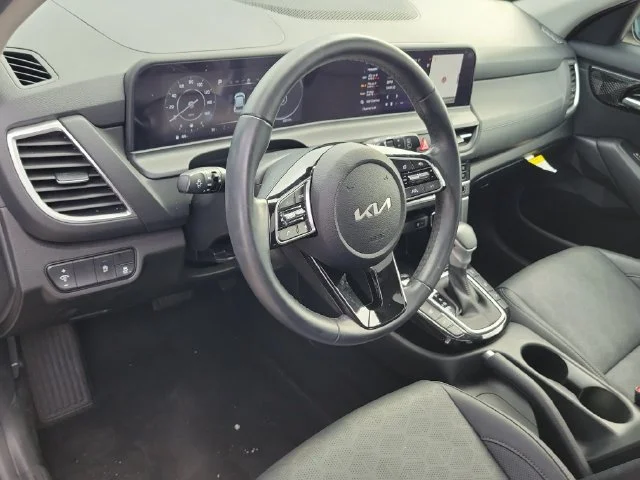 2024 Kia Seltos EX - Photo 18