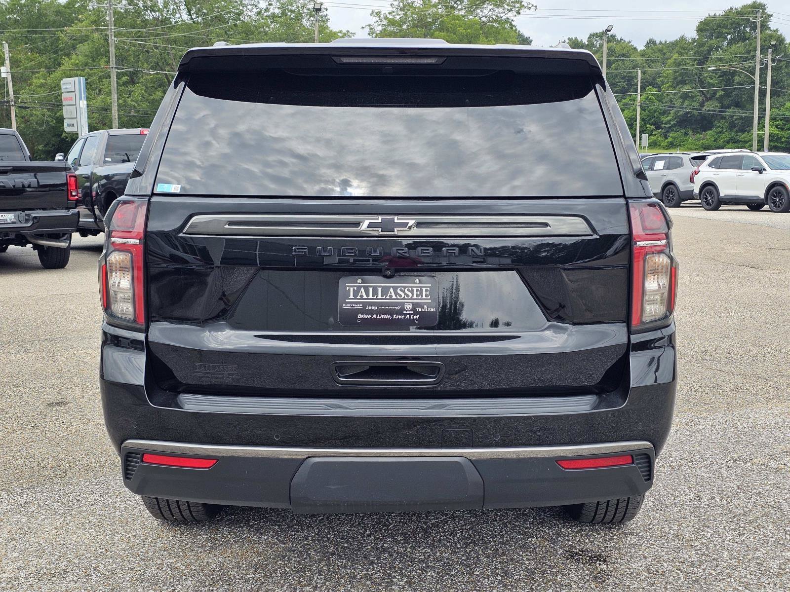 Used 2022 Black Chevrolet Z71 image 10