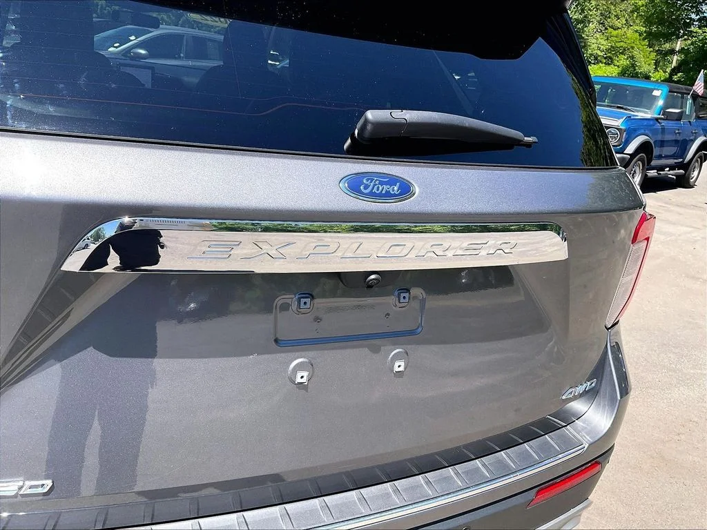 Used 2022 Gray Ford Limited image 29
