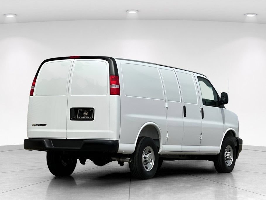 2026 Chevrolet Express Cargo Work Van - Photo 7