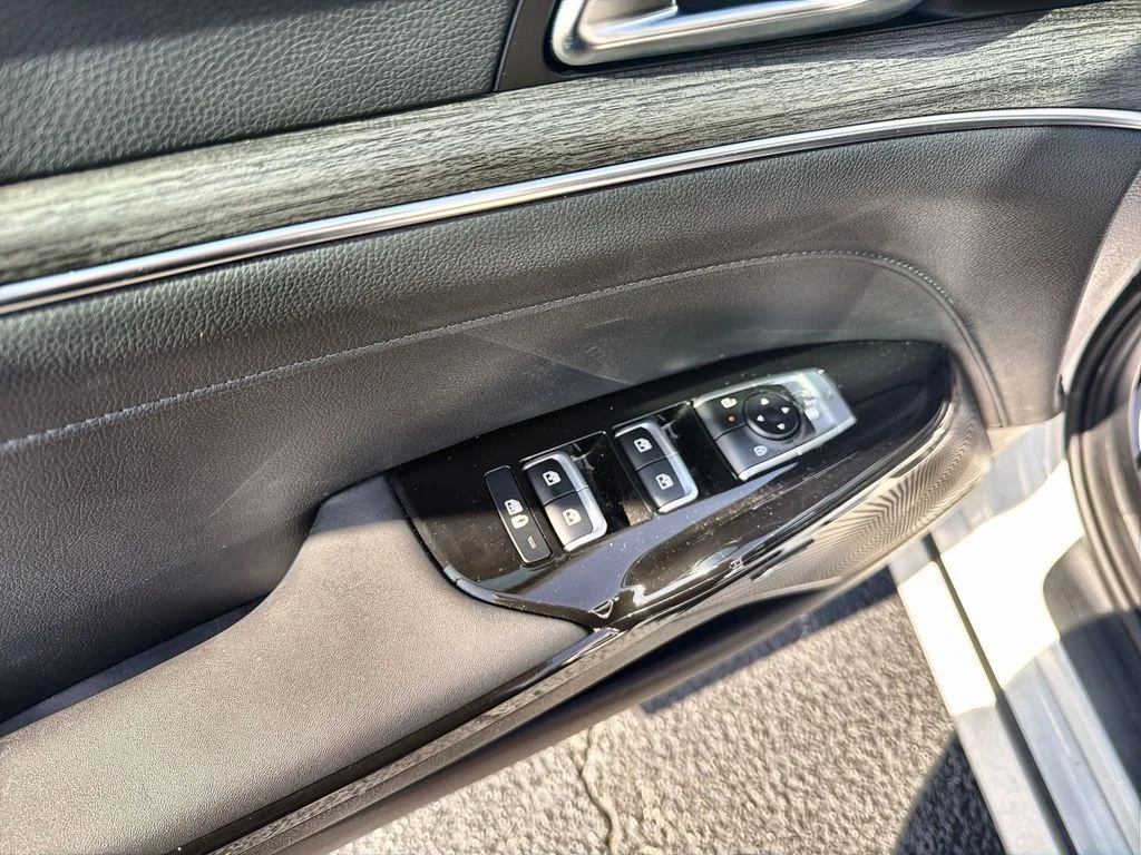 Used 2025 White Kia EX image 15