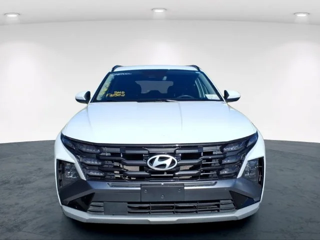 Used 2025 White Hyundai SEL image 7