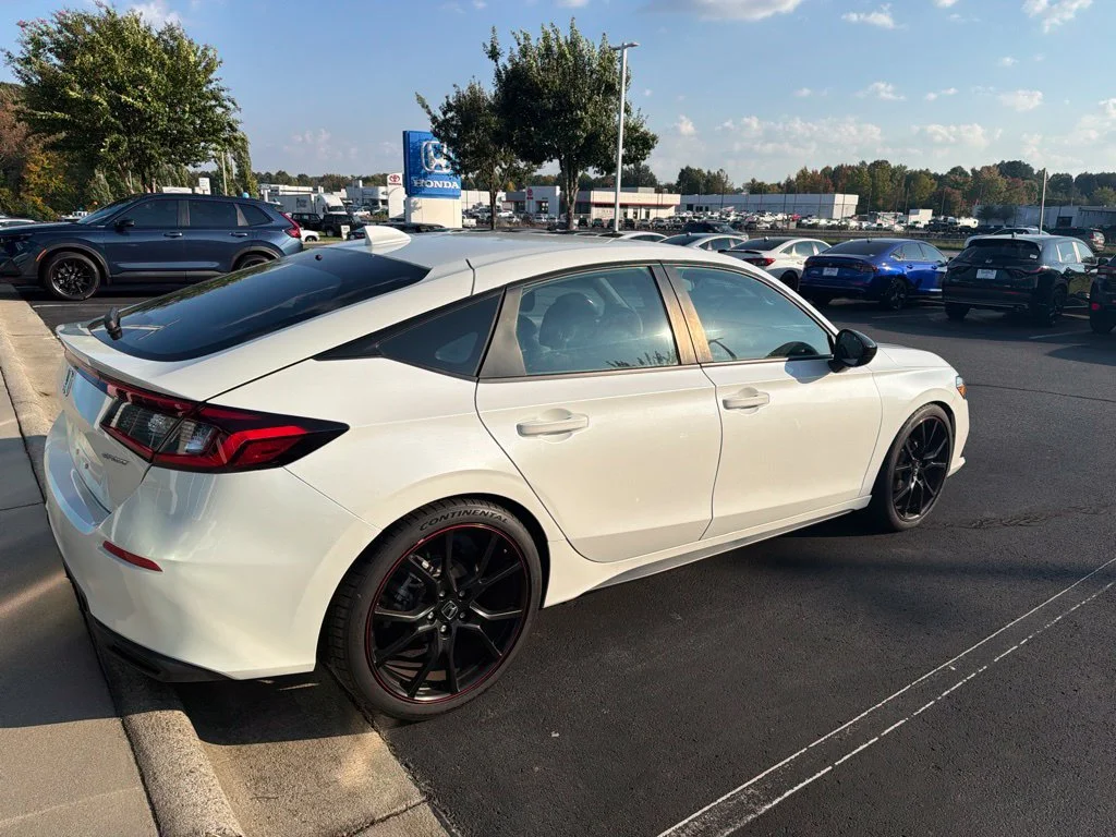 Used 2024  Honda Sport image 4