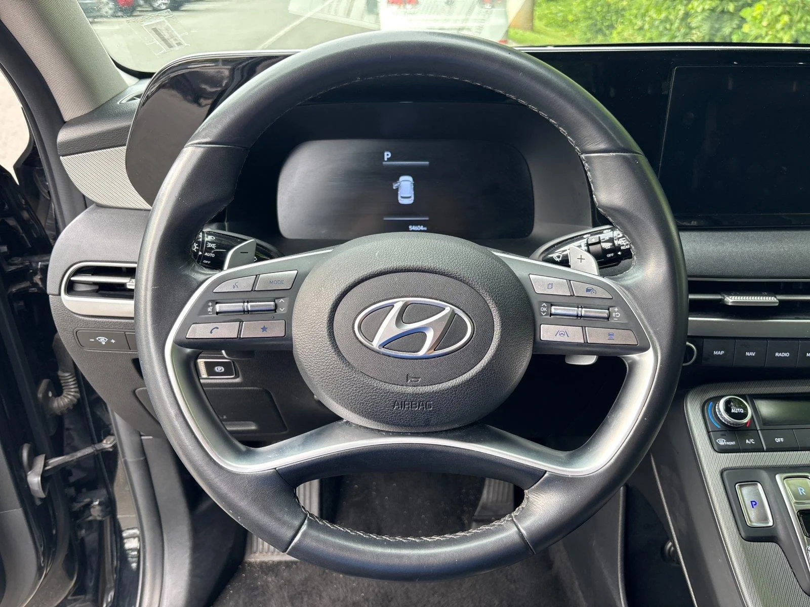 Used 2024 Abyss Black Pearl Hyundai SEL 7P image 17