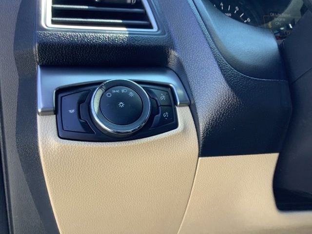 Used 2016 Oxford White Ford Base image 26