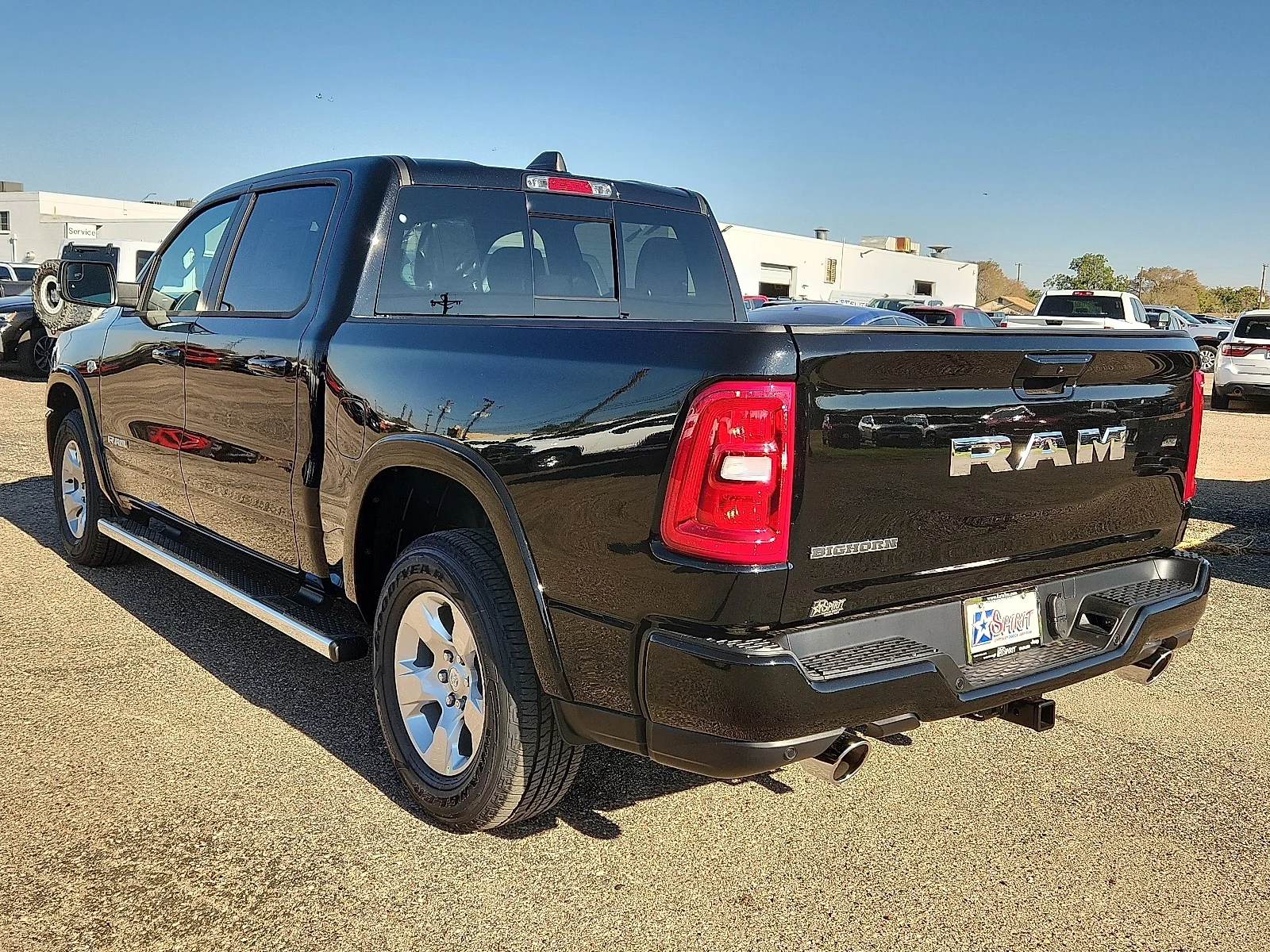 New 2027 PXJ Diamond Bla Ram BIGHORN/LONESTAR CREW 4X2 image 3