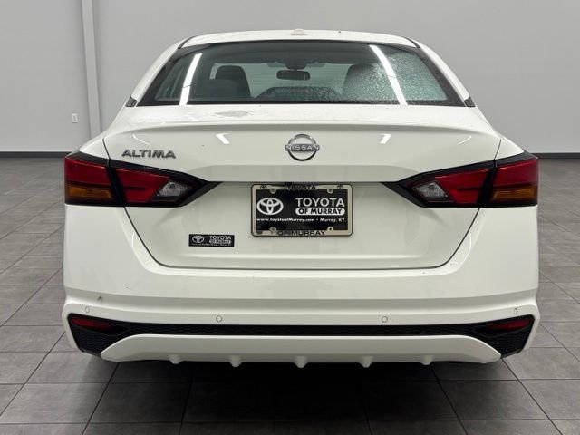 Used 2025 White Nissan 2.5 SV image 3