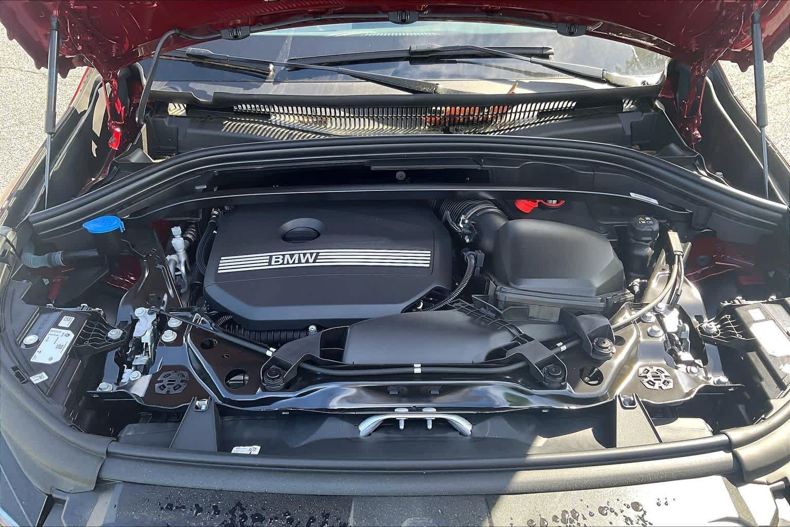 Used 2026 Vegas Red Metallic BMW xDrive28i image 16