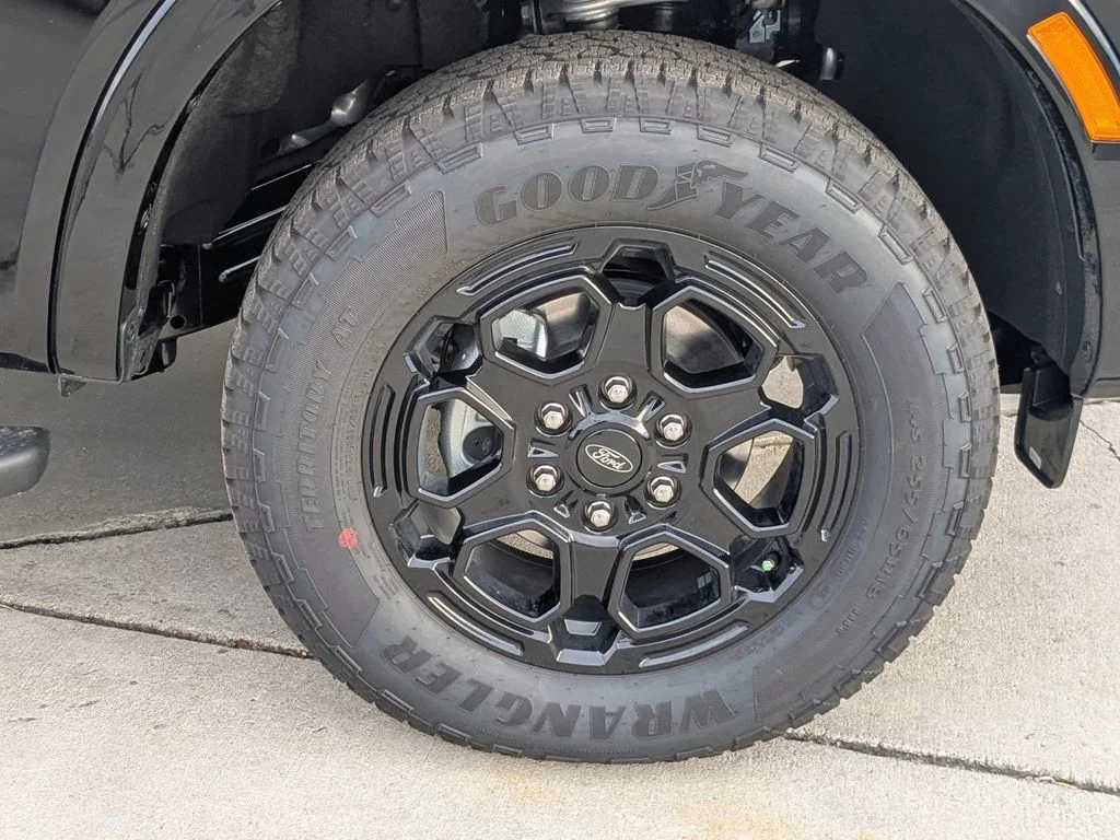 New 2025 Shadow Black Ford XLT image 11