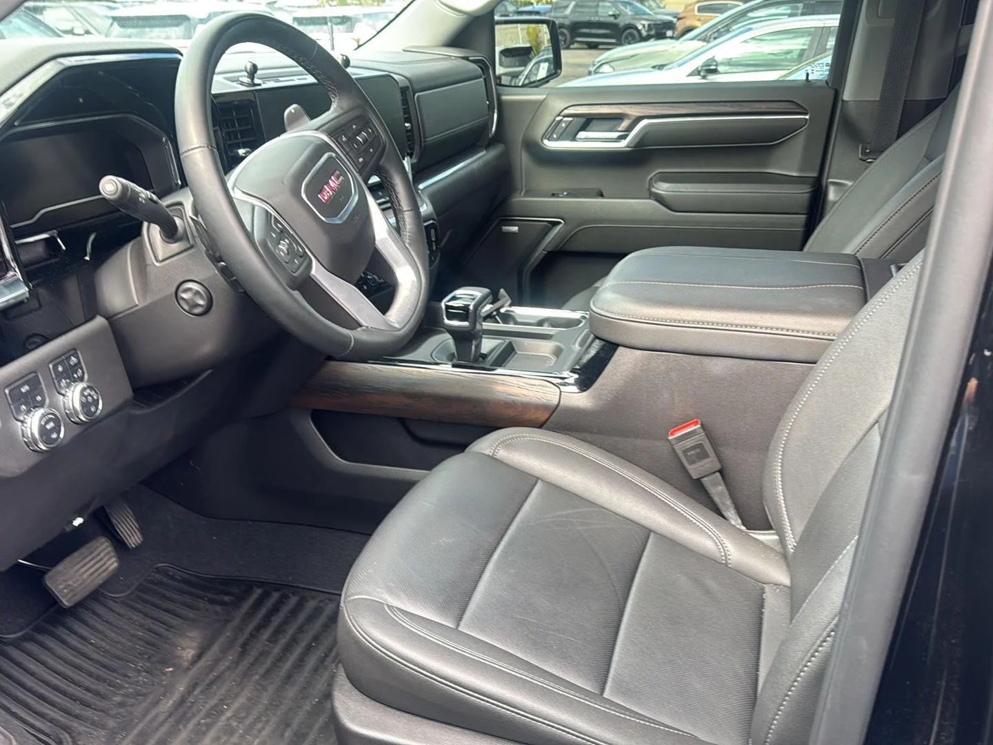 Used 2025 Onyx Black GMC SLT image 7