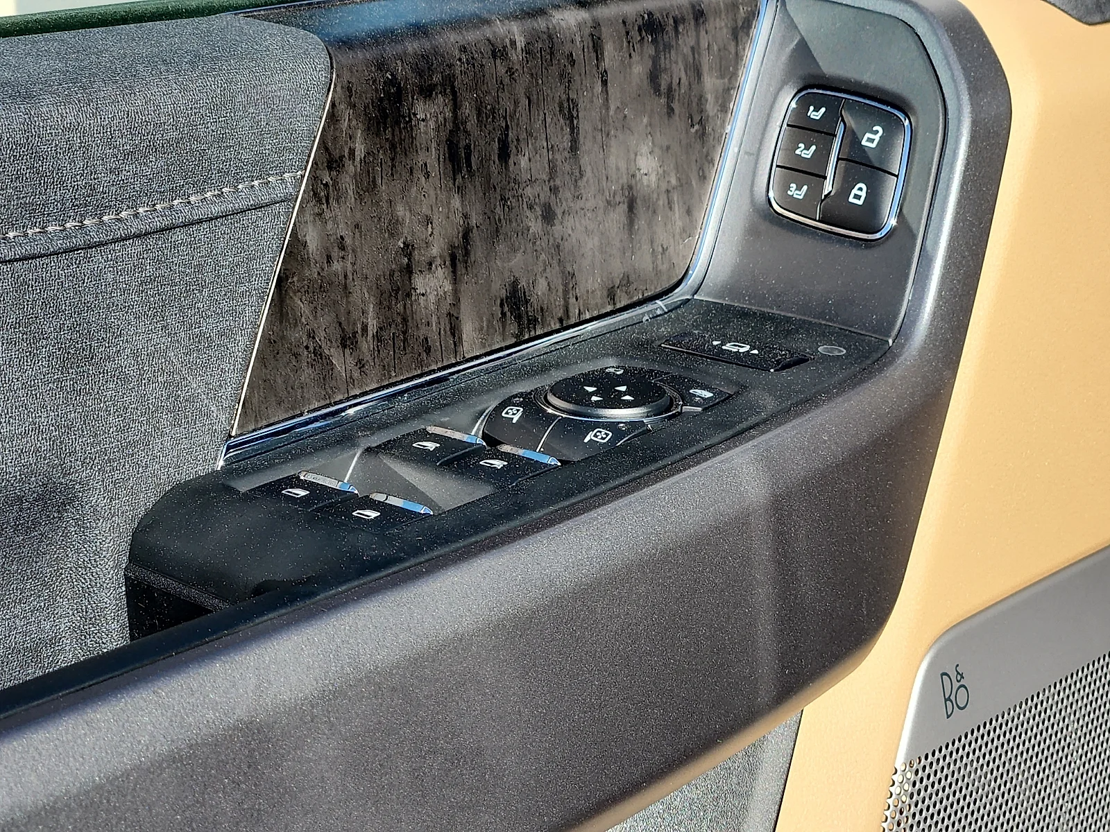 New 2026 Oxford White Ford Lariat image 15