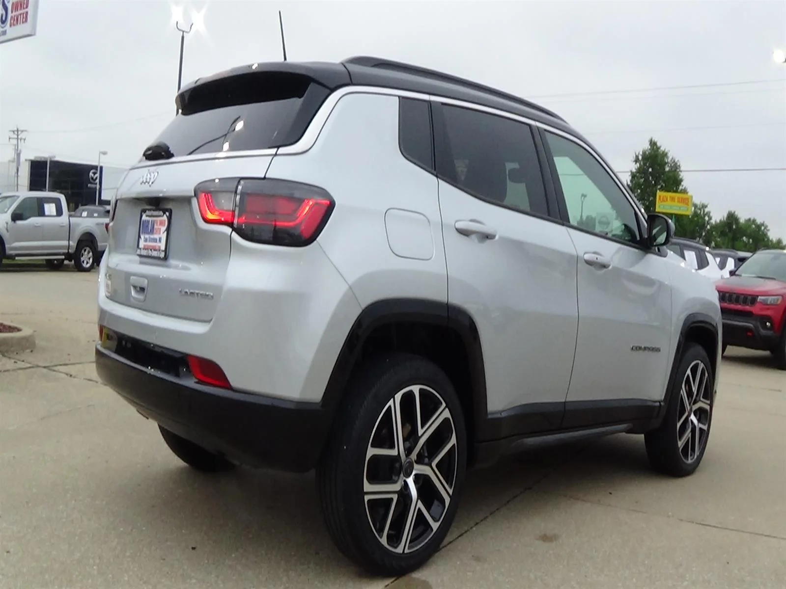 Certified Used 2025 Silver Zynith Clear Coat (pse) Jeep Limited image 5