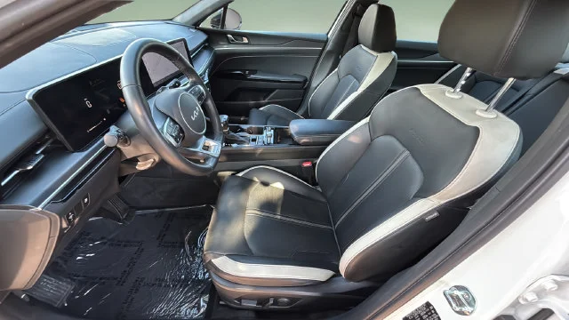 Used 2025 White Kia GT-Line image 18