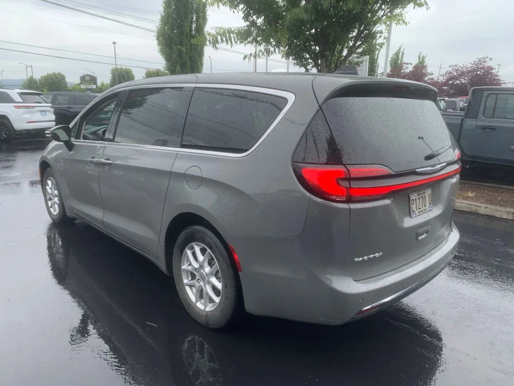 Used 2023 Ceramic Gray Clearcoat Chrysler Touring L image 2