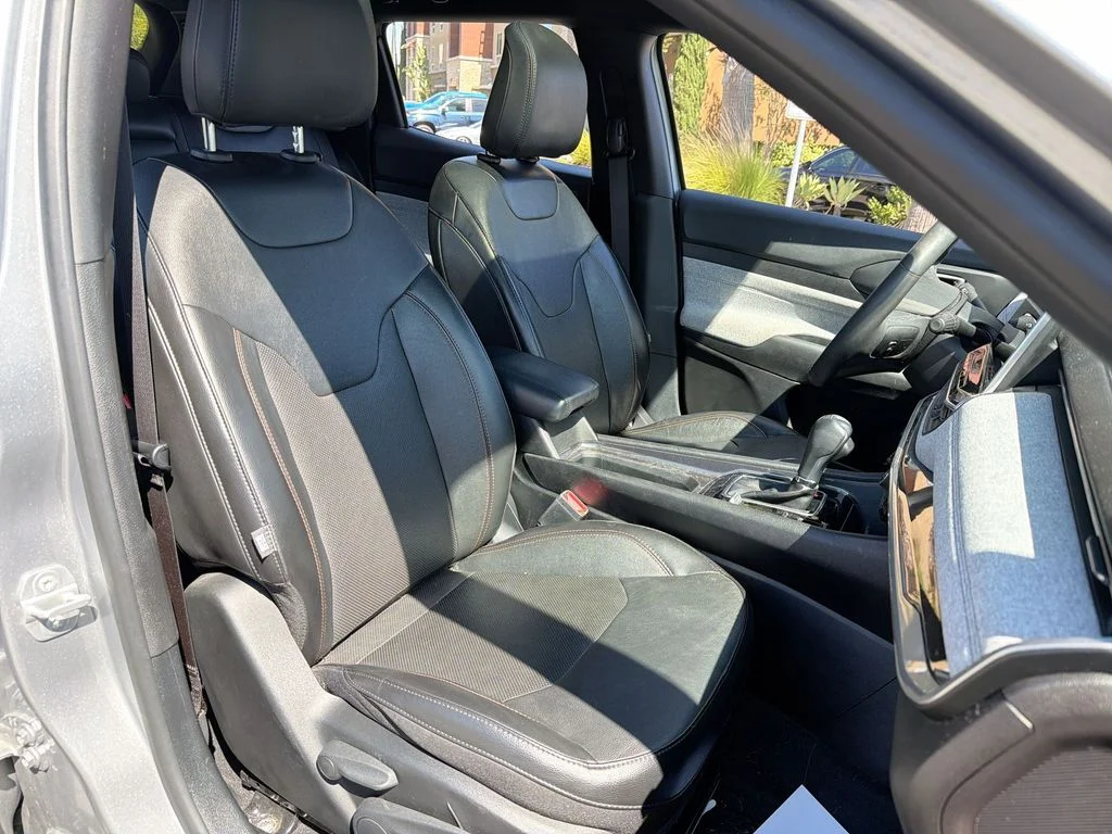 Certified Used 2023 Silver Jeep Latitude Lux image 24