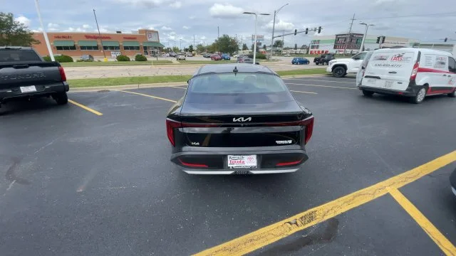 2025 Kia K4 LXS - Photo 9