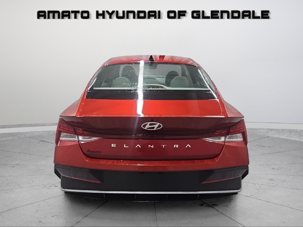 Used 2025 Red Hyundai SEL Convenience image 5