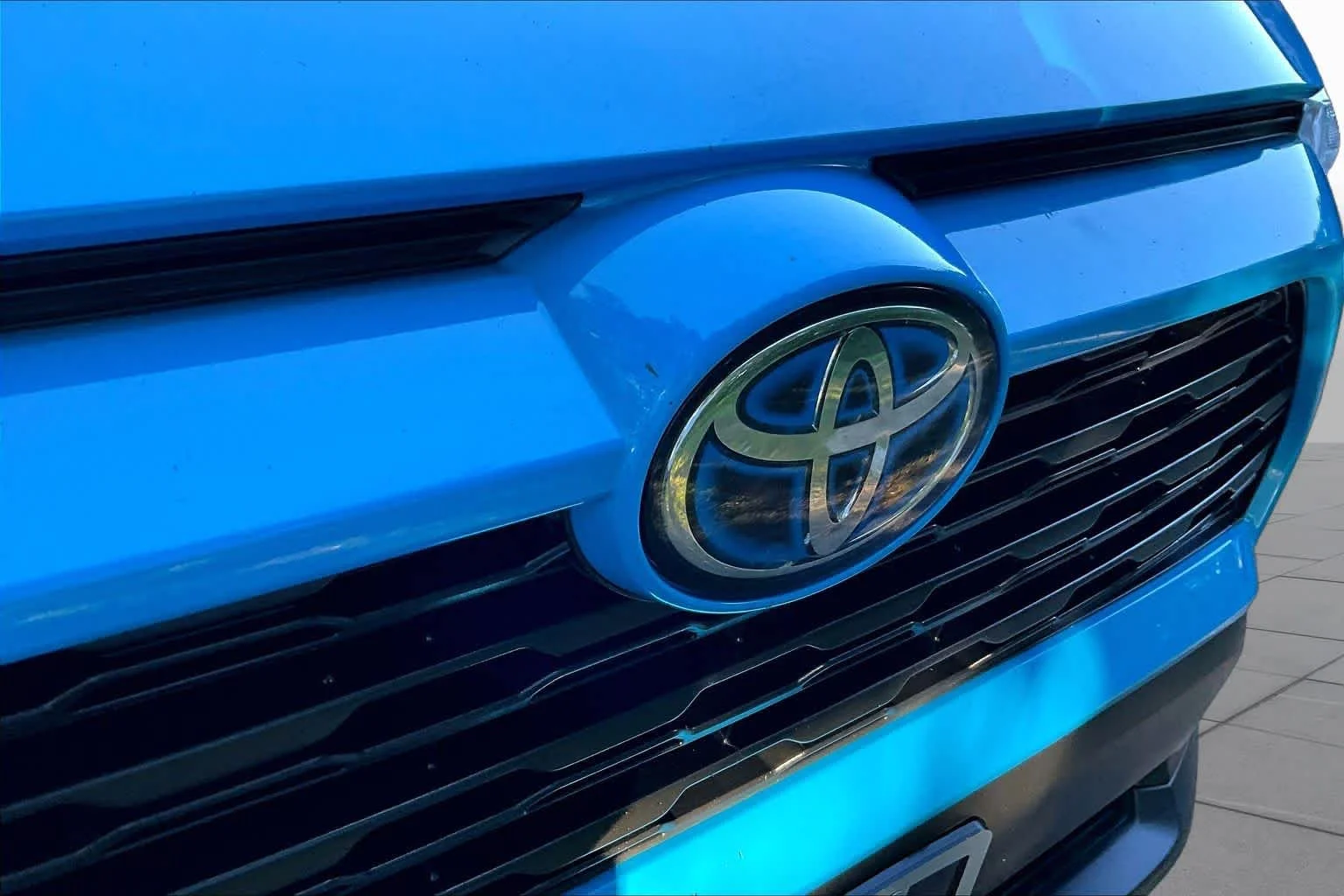 Used 2021 Blue Flame Toyota Hybrid XLE image 29