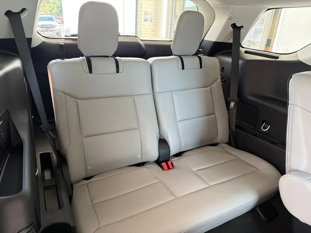 New 2026 Space White Metallic Ford Active image 38