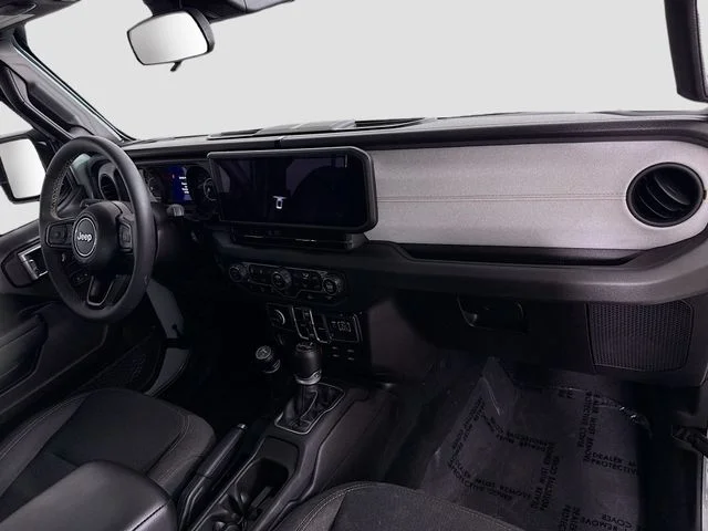 Used 2024  Jeep Sport S image 28