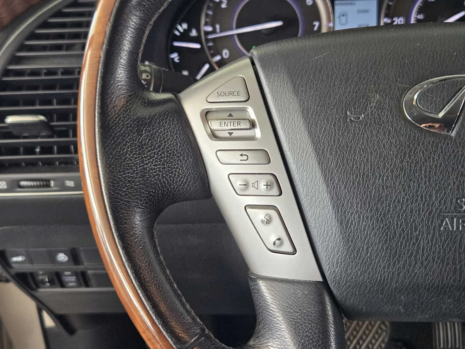 Used 2018 Champagne Quartz INFINITI  image 26