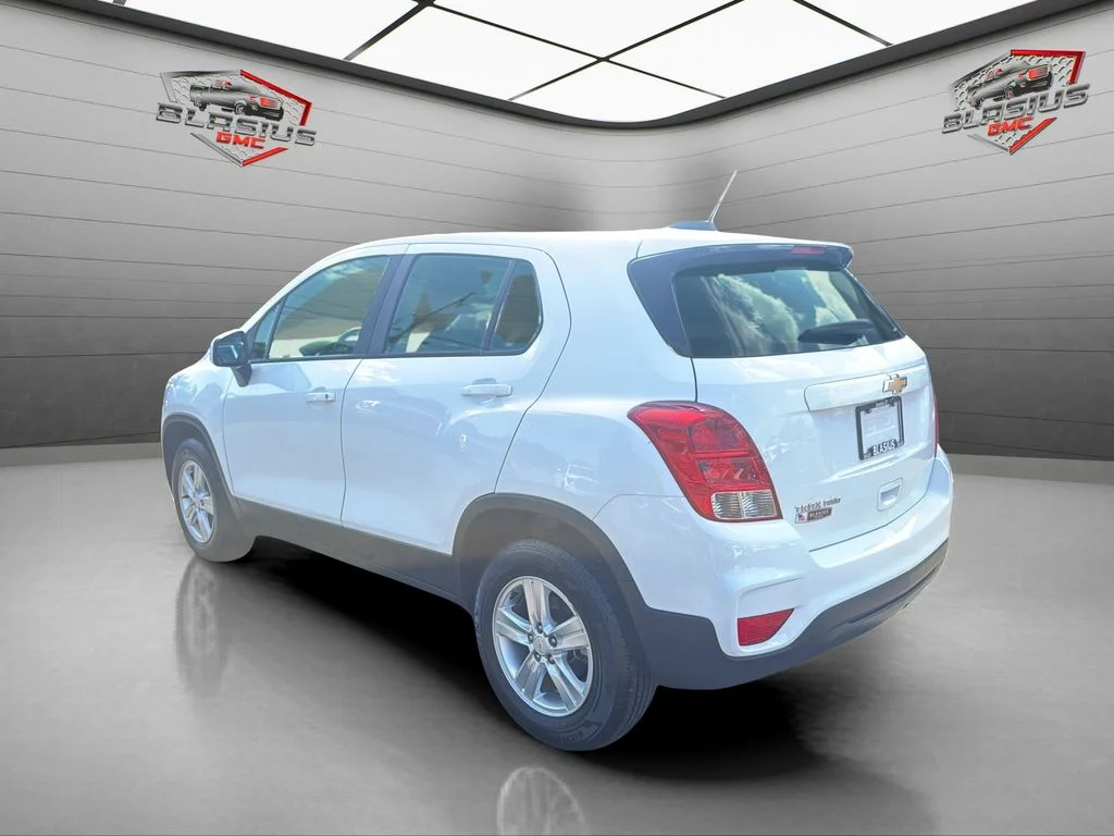 Used 2018 White Chevrolet LS image 3