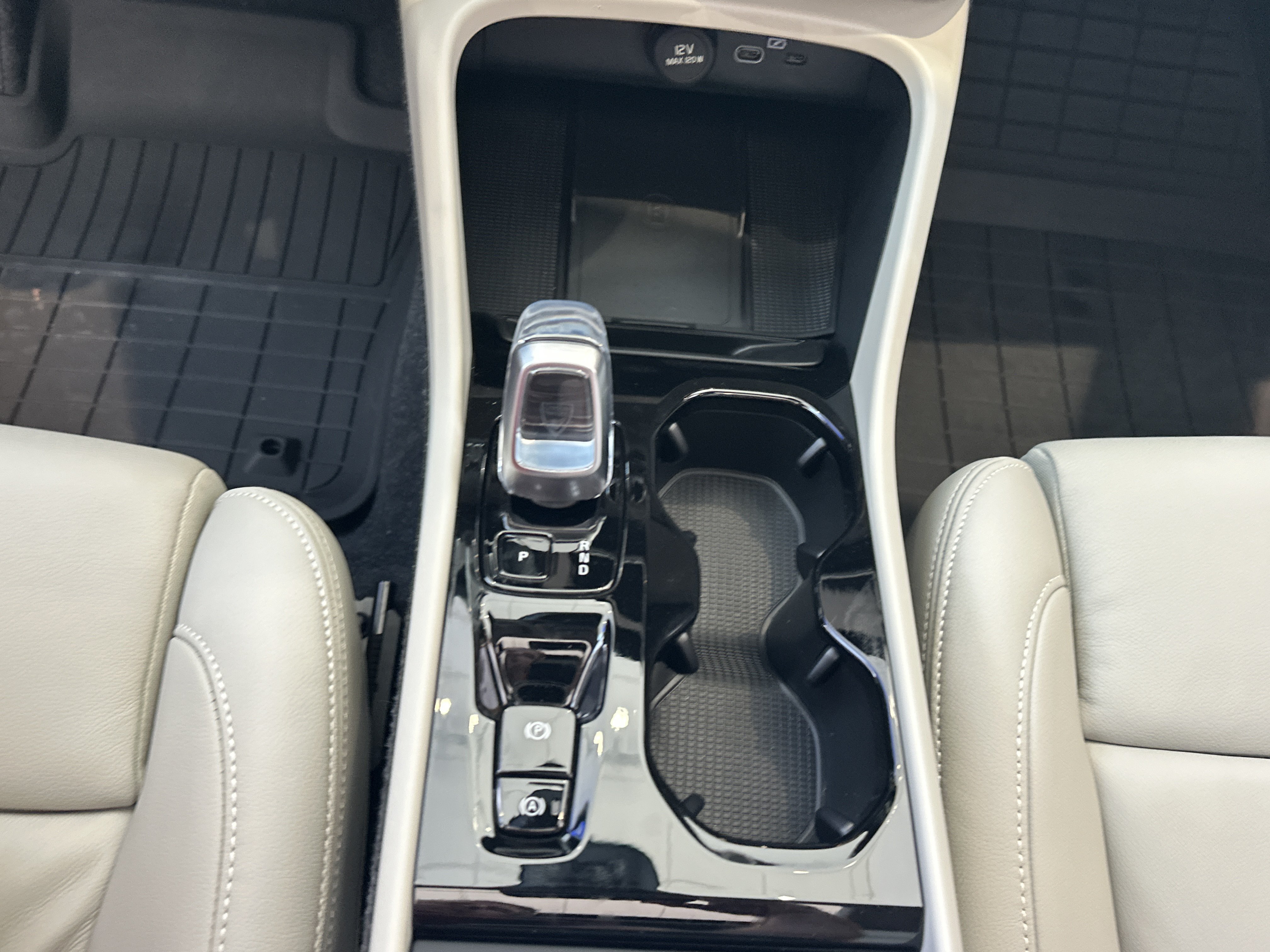 New 2026 Onyx Black Volvo Plus image 11