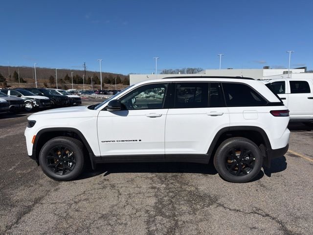 New 2026 Bright White Clear-Coat Exterior Paint Jeep Altitude image 4