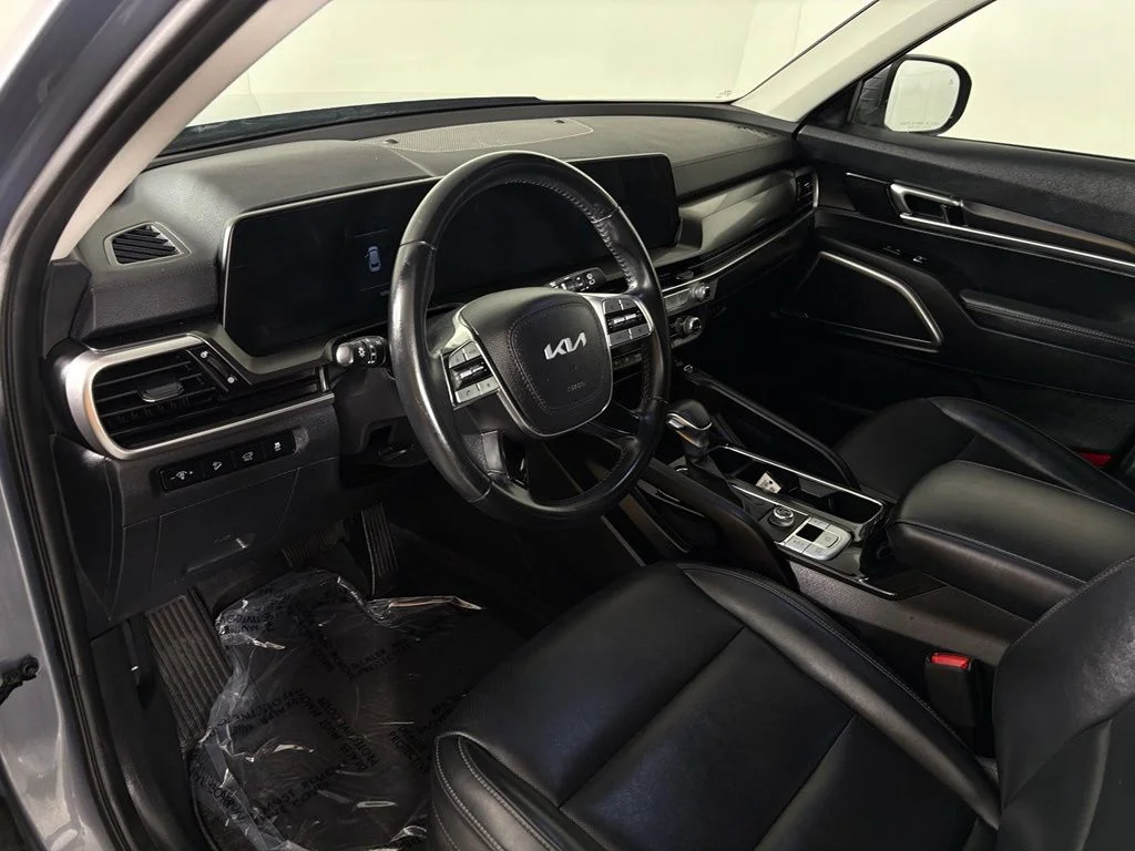 Used 2025 Silver Kia S image 17
