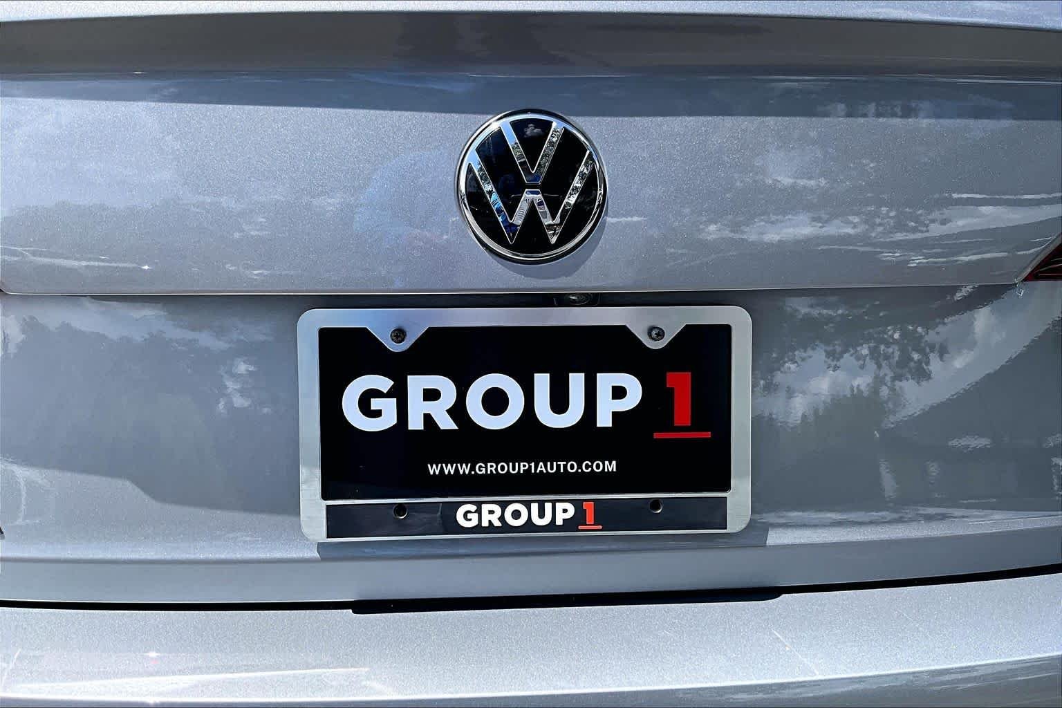 Certified Used 2023 Pyrite Silver Metallic Volkswagen SE image 33