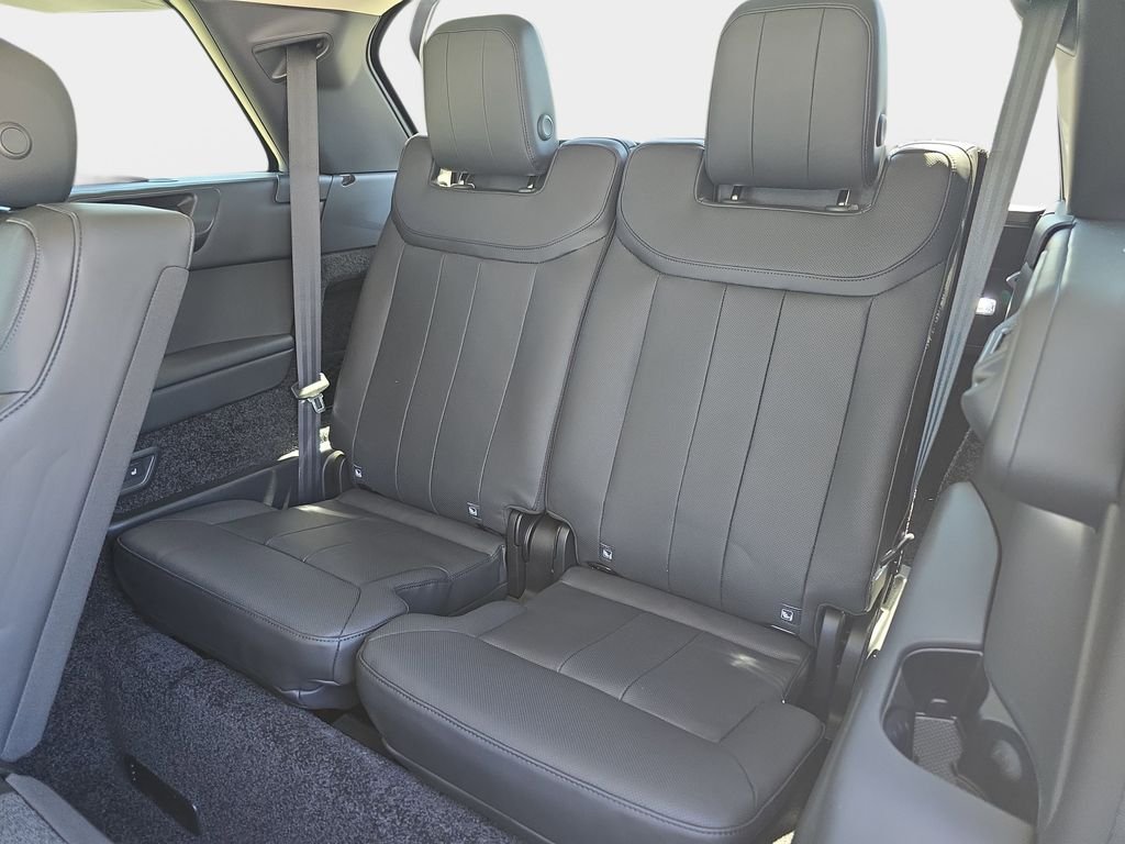 New 2026 Fuji White Land Rover SE LWB image 13