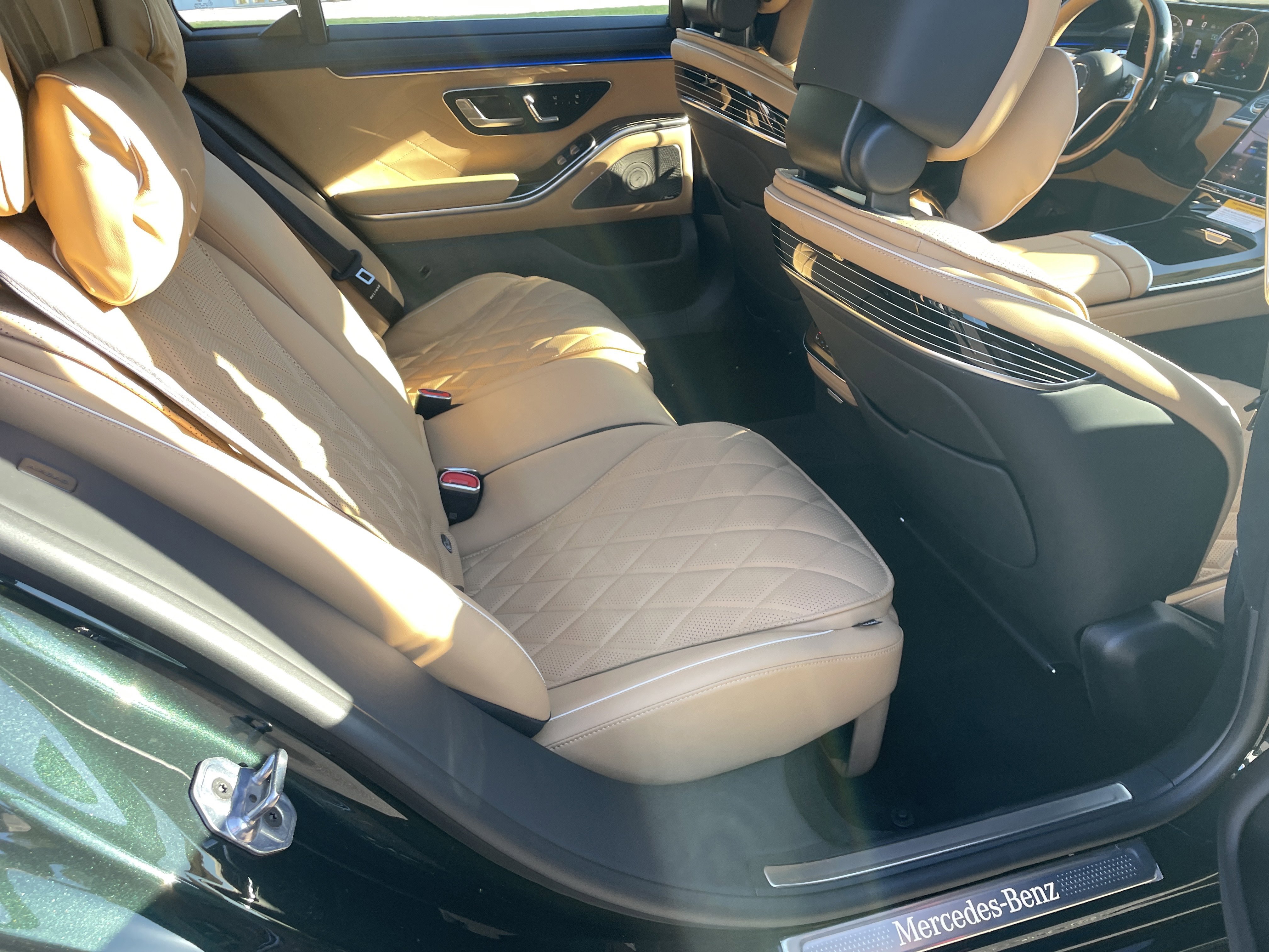 New 2026 MANUFAKTUR Exclusive Allanite Green Metallic Mercedes-Benz S 580 4MATIC® Sedan image 38